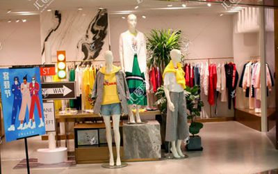 服裝店配備一套收銀臺系統(tǒng)大概需要哪些設(shè)備呢